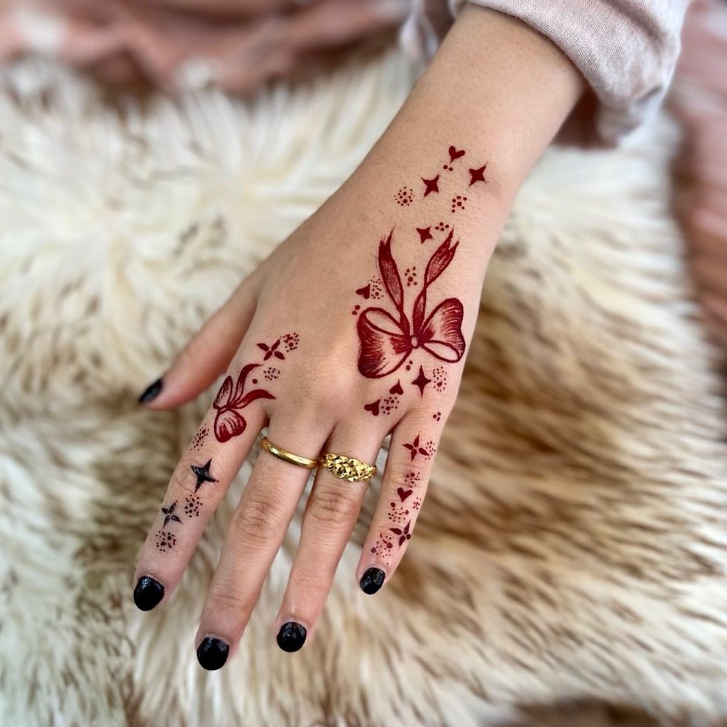 نقش حنة حمراء